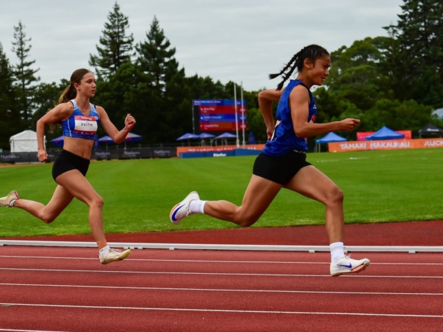 April Track 200m