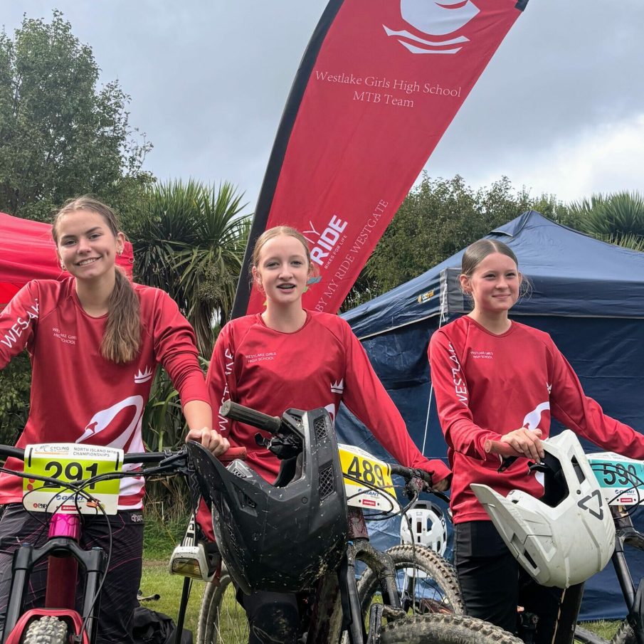 WGHS MTB Stella Beale, Eryn Geck & Stella Halligan